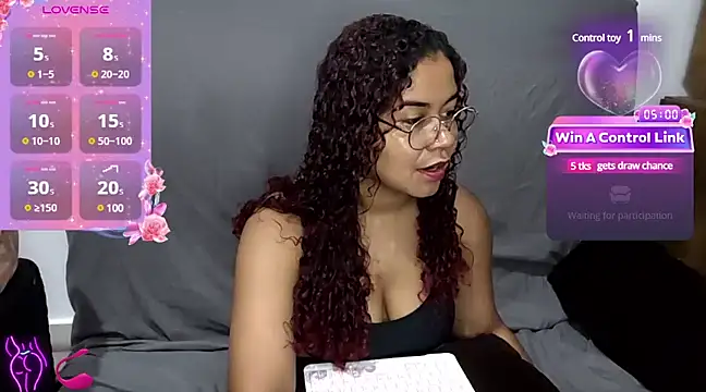 Snapshot of VitoriaFernandes chatting on January 12, 3:57 pm VitoriaFernandes online show from January 12, 3:57 pm