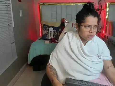 alexa-cooper- online show from December 25, 5:16 am