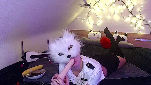 Snapshot of kleinelea123 chatting on March 8, 7:49 am kleinelea123 online show from March 8, 7:49 am