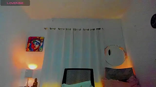 Snapshot of Sophie_sweett19 chatting on May 2, 1:43 am Sophie sweett19 online show from May 2, 1:43 am