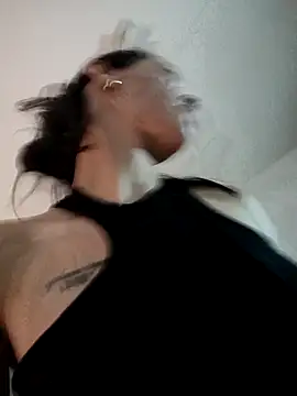 Snapshot of Sophie_sweett19 chatting on May 8, 1:22 am Sophie sweett19 online show from May 8, 1:22 am