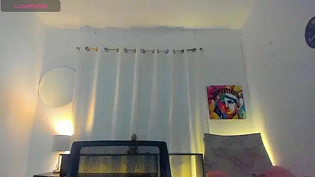 Snapshot of Sophie_sweett19 chatting on May 22, 1:24 am Sophie sweett19 online show from May 22, 1:24 am