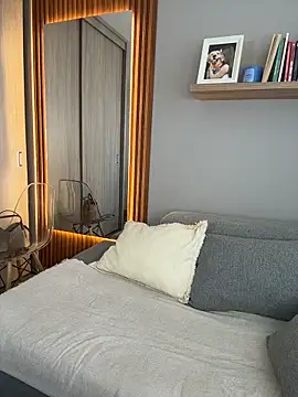 Snapshot of FridaKlein chatting on February 11, 8:14 pm FridaKlein online show from February 11, 8:14 pm