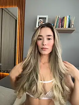 Snapshot of FridaKlein chatting on February 23, 9:12 pm FridaKlein online show from February 23, 9:12 pm