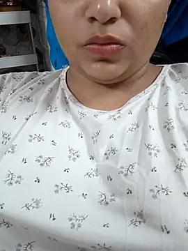 Snapshot of Myloveurvi chatting on June 12, 7:35 pm Myloveurvi online show from June 12, 7:35 pm