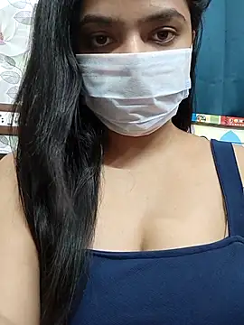 Snapshot of Myloveurvi chatting on June 25, 5:39 pm Myloveurvi online show from June 25, 5:39 pm