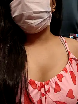 Snapshot of Myloveurvi chatting on June 26, 4:44 pm Myloveurvi online show from June 26, 4:44 pm