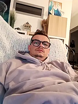 Snapshot of GLouglou19 chatting on October 2, 9:33 pm GLouglou19 online show from October 2, 9:33 pm