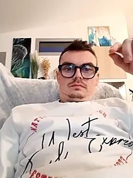 Snapshot of GLouglou19 chatting on January 9, 5:15 pm GLouglou19 online show from January 9, 5:15 pm