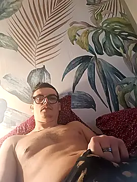 Snapshot of GLouglou19 chatting on March 3, 9:26 am GLouglou19 online show from March 3, 9:26 am