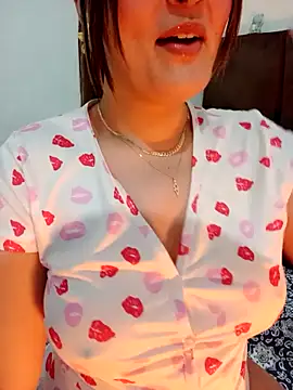 Snapshot of im_here- chatting on May 8, 8:14 pm im here- online show from May 8, 8:14 pm