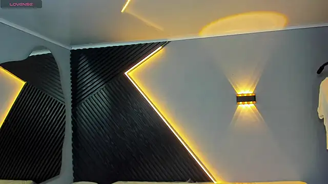 Laia and Aloby online show from April 7, 10:09 pm