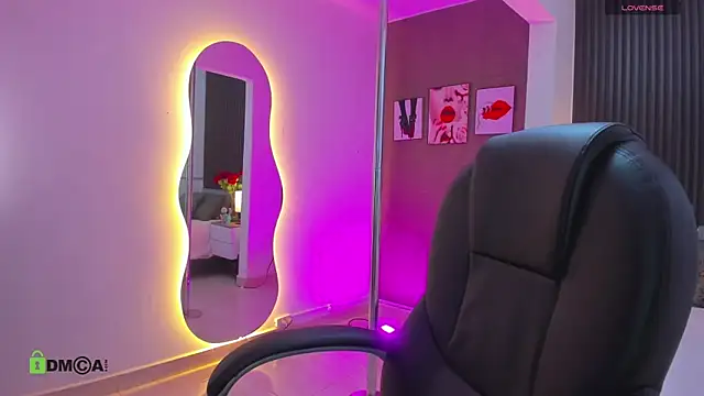 natasha  jackson online show from April 10, 12:10 pm