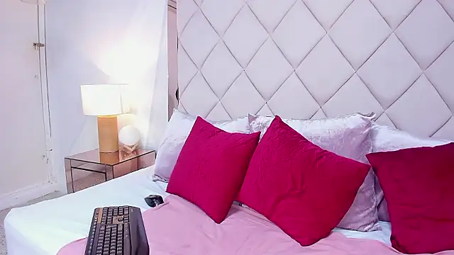 Snapshot of melaniee_jones chatting on February 4, 5:08 pm melaniee jones online show from February 4, 5:08 pm