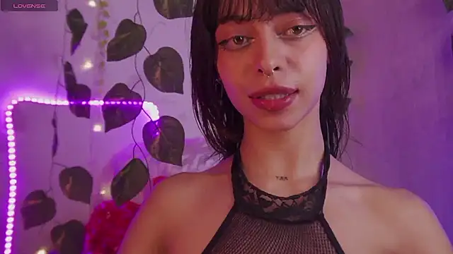 Snapshot of Kitty_arts chatting on December 7, 7:43 pm Kitty arts online show from December 7, 7:43 pm