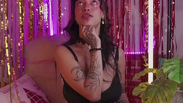 Snapshot of Kitty_arts chatting on December 16, 11:39 pm Kitty arts online show from December 16, 11:39 pm