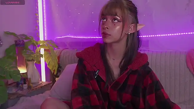 Snapshot of Kitty_arts chatting on January 4, 6:51 pm Kitty arts online show from January 4, 6:51 pm