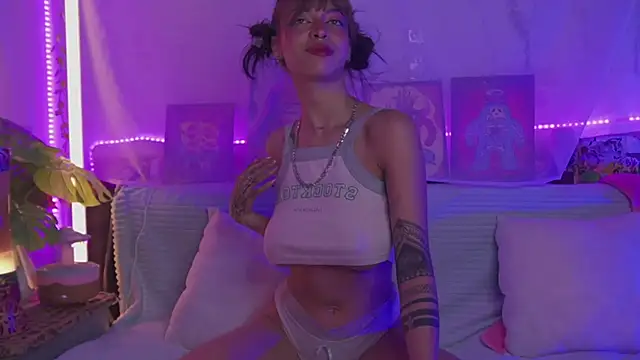 Snapshot of Kitty_arts chatting on January 15, 4:21 pm Kitty arts online show from January 15, 4:21 pm