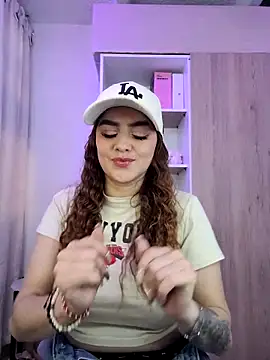 Snapshot of Lu_perez chatting on June 2, 1:13 pm Lu perez online show from June 2, 1:13 pm