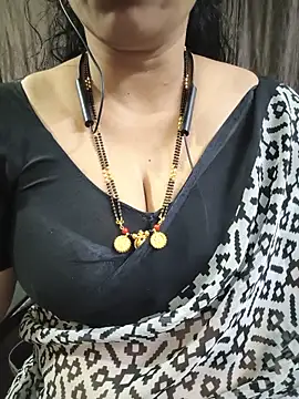 Snapshot of bhuvana555 chatting on June 15, 5:15 pm bhuvana555 online show from June 15, 5:15 pm
