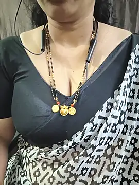 Snapshot of bhuvana555 chatting on June 21, 5:37 pm bhuvana555 online show from June 21, 5:37 pm