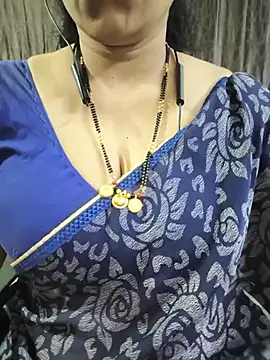 Snapshot of bhuvana555 chatting on June 22, 5:21 pm bhuvana555 online show from June 22, 5:21 pm