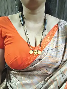 Snapshot of bhuvana555 chatting on July 3, 5:52 pm bhuvana555 online show from July 3, 5:52 pm