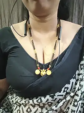 Snapshot of bhuvana555 chatting on July 4, 5:41 pm bhuvana555 online show from July 4, 5:41 pm