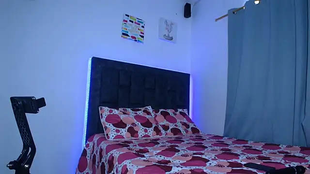 IssabellaLopez online show from March 18, 3:15 pm