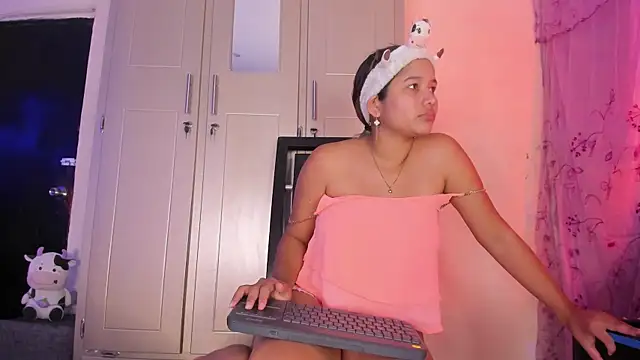 Snapshot of dafnezahiraa_ chatting on May 23, 7:40 pm dafnezahiraa online show from May 23, 7:40 pm