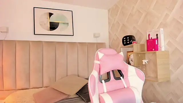 Haru Bonny online show from April 15, 7:43 pm