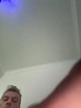 aus guy93 online show from April 6, 3:59 am