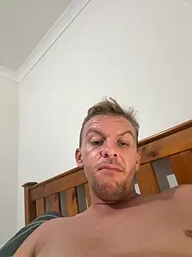 aus guy93 online show from April 6, 6:20 pm