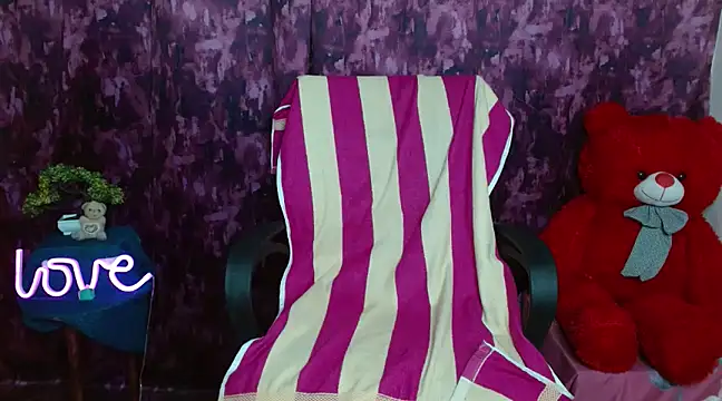 Snapshot of Naughty_Ayesha1 chatting on December 21, 3:03 am Naughty Ayesha1 online show from December 21, 3:03 am