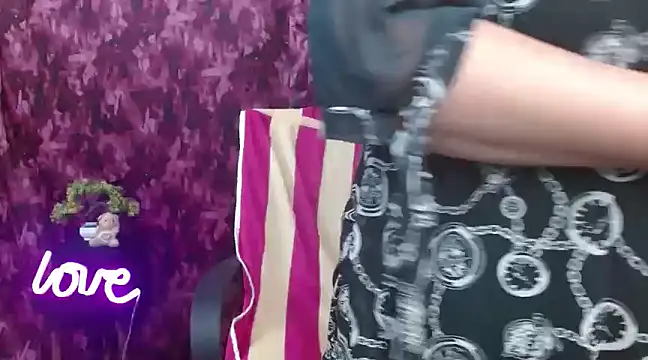 Snapshot of Naughty_Ayesha1 chatting on December 28, 3:47 am Naughty Ayesha1 online show from December 28, 3:47 am