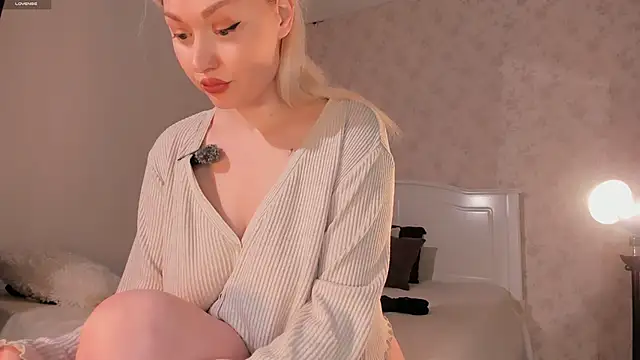 Snapshot of Allena_moan chatting on April 26, 12:03 pm Allena moan online show from April 26, 12:03 pm