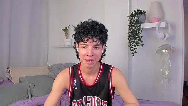 Snapshot of santy-kitty chatting on February 3, 12:42 am santy-kitty online show from February 3, 12:42 am