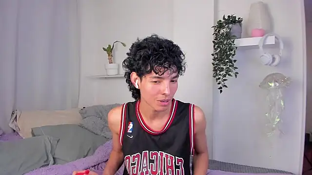 Snapshot of santy-kitty chatting on February 3, 2:53 am santy-kitty online show from February 3, 2:53 am