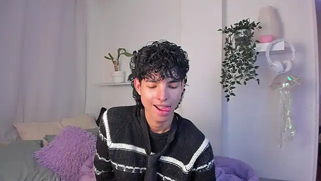 Snapshot of santy-kitty chatting on February 12, 1:22 am santy-kitty online show from February 12, 1:22 am