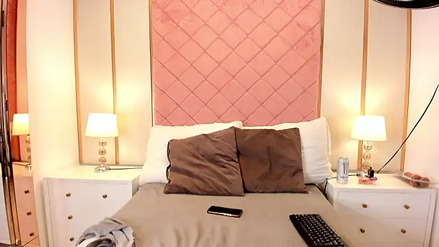 Issabella Roa online show from March 17, 2:49 am