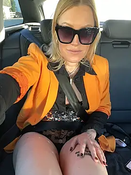 Sissy-Bee online show from January 19, 1:33 pm