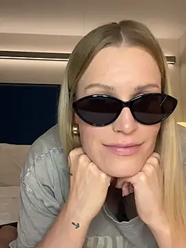 Sissy-Bee online show from February 12, 5:26 pm