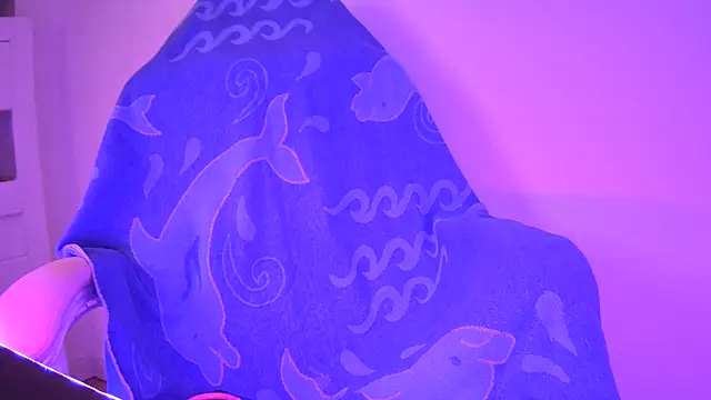 Sissy-Bee online show from April 28, 6:13 pm