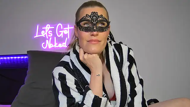 Sissy-Bee online show from May 28, 6:16 pm