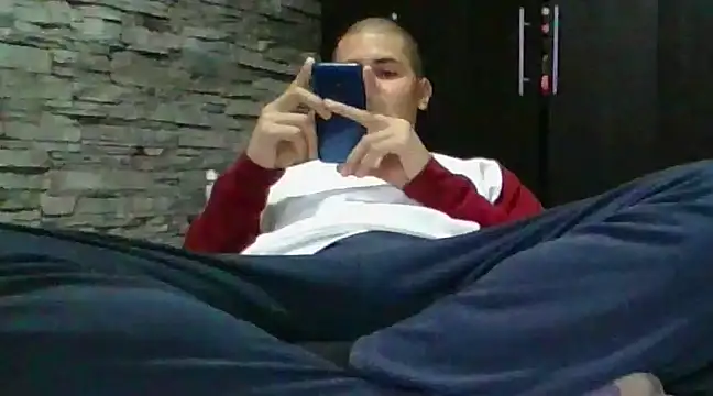 Snapshot of Sexylatin64 chatting on February 25, 10:18 pm Sexylatin64 online show from February 25, 10:18 pm