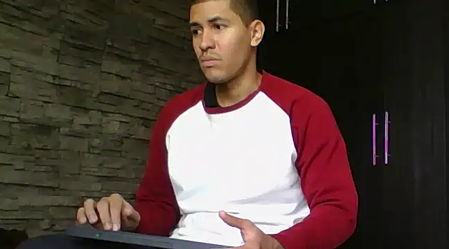 Snapshot of Sexylatin64 chatting on March 7, 3:07 pm Sexylatin64 online show from March 7, 3:07 pm