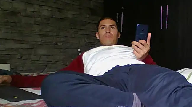 Snapshot of Sexylatin64 chatting on March 18, 4:48 pm Sexylatin64 online show from March 18, 4:48 pm