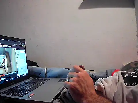 Snapshot of Lolosalvage83 chatting on July 26, 5:37 am Lolosalvage83 online show from July 26, 5:37 am