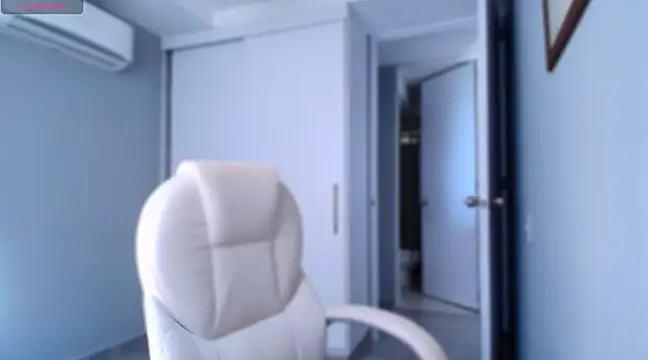 auroracaruso11 online show from January 11, 4:03 pm