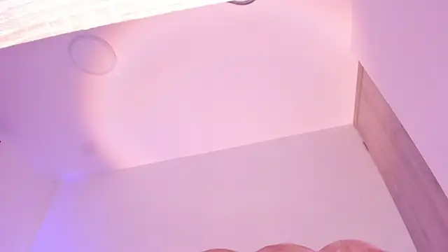 amelie murphy  online show from April 16, 11:00 am